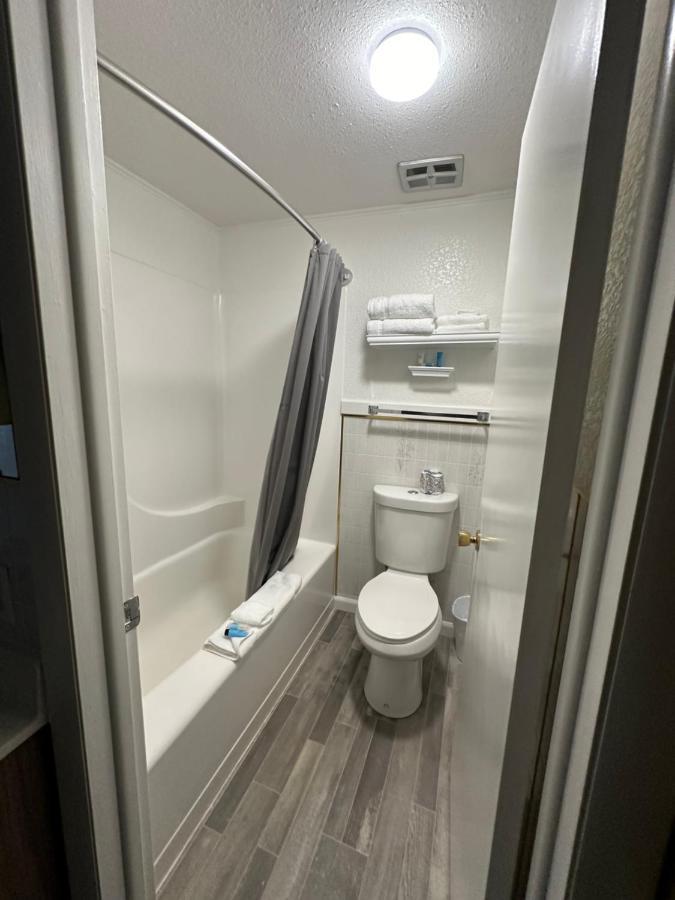 Motel Nicholas Оумак Екстериор снимка